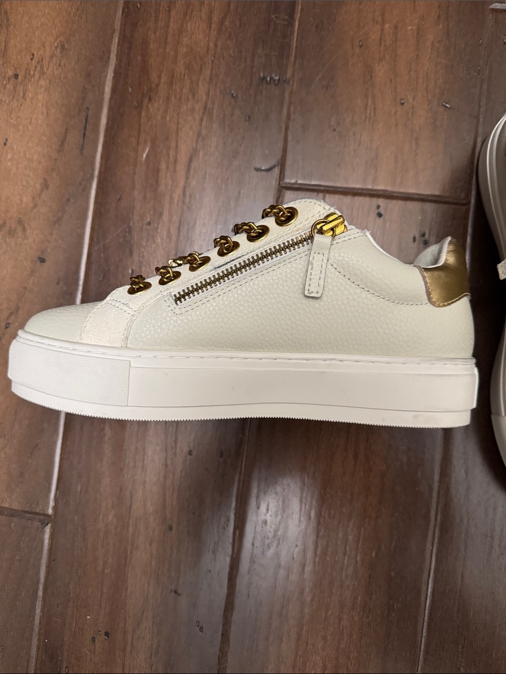 Kurt Geiger Leather Women’s Sneakers with Gold Chain Trim - Picture 5 of 5